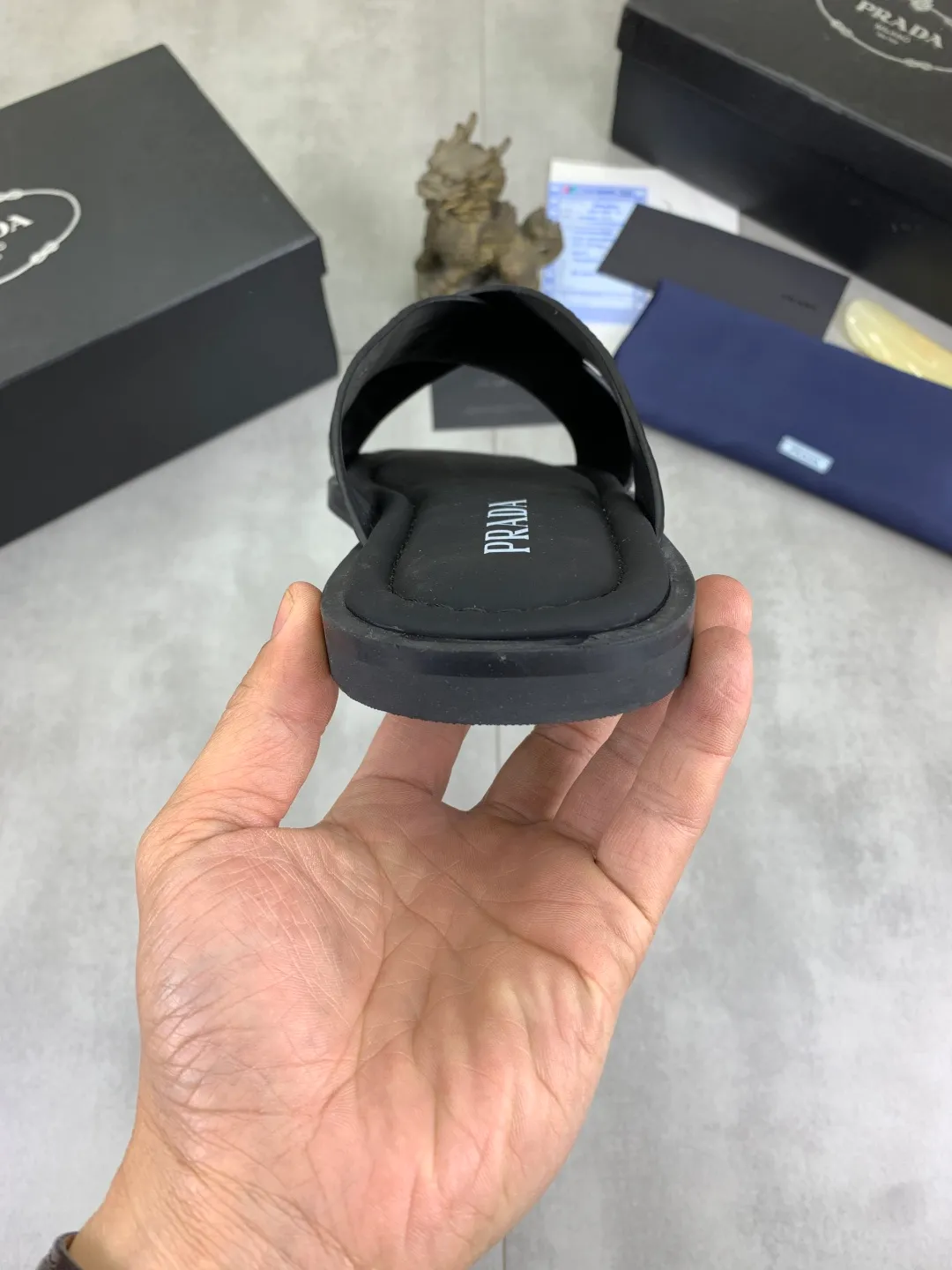 Men's shoes 💰P320💰【New style】🎁🎁🎁 PRADA Prada's new casual slippers, original official website 1:1, perfect workmanship, conveying a kind of noble luxury, sublimating its definition of luxury in Prada's high-end extraordinary craftsmanship. Original combination outsole, size: 39-46 colors 🉑️ to choose from